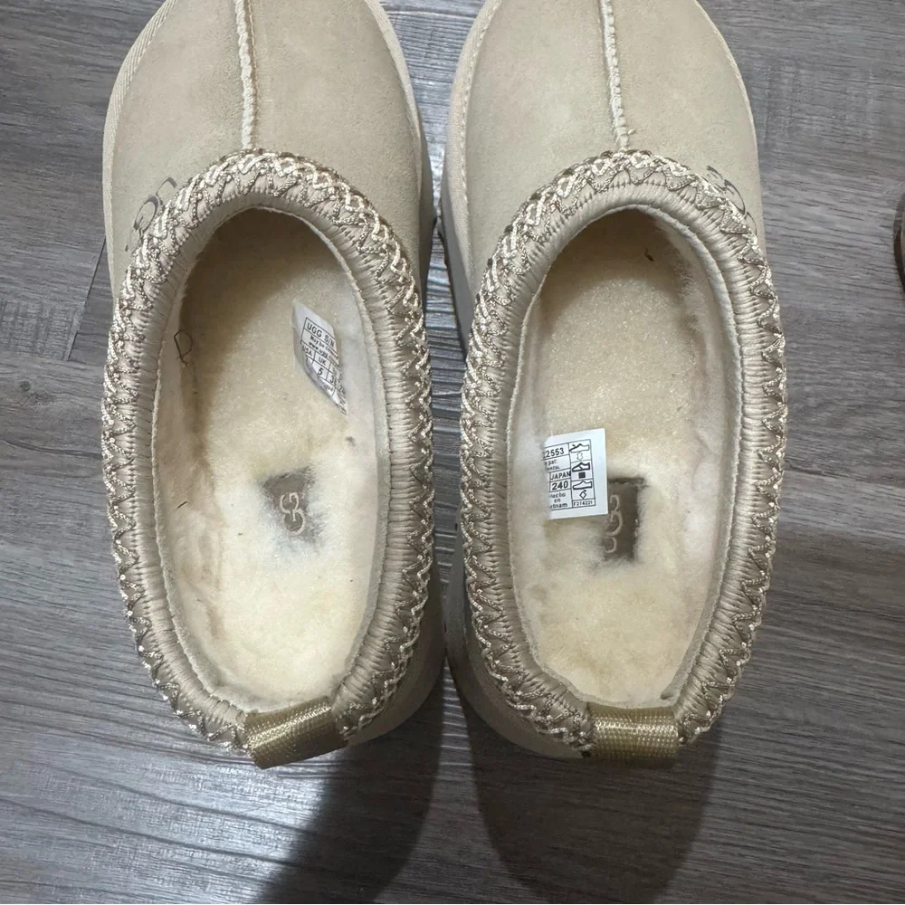 UGG Tazman Platform Slip On Mule Slippers in Mustard Seed - Picture 9 of 14
